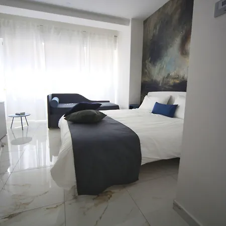 Be Coloured - Boutique Art Rooms In Naples-2